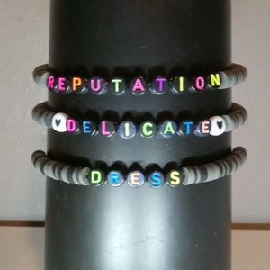 3 preppy taylor swift reputation bracelets! 💗